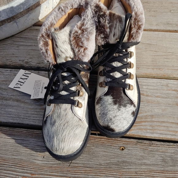 Genuine Cowhide & Leather Bootie Fur combat ankle black white sz 8 new - Picture 4 of 7